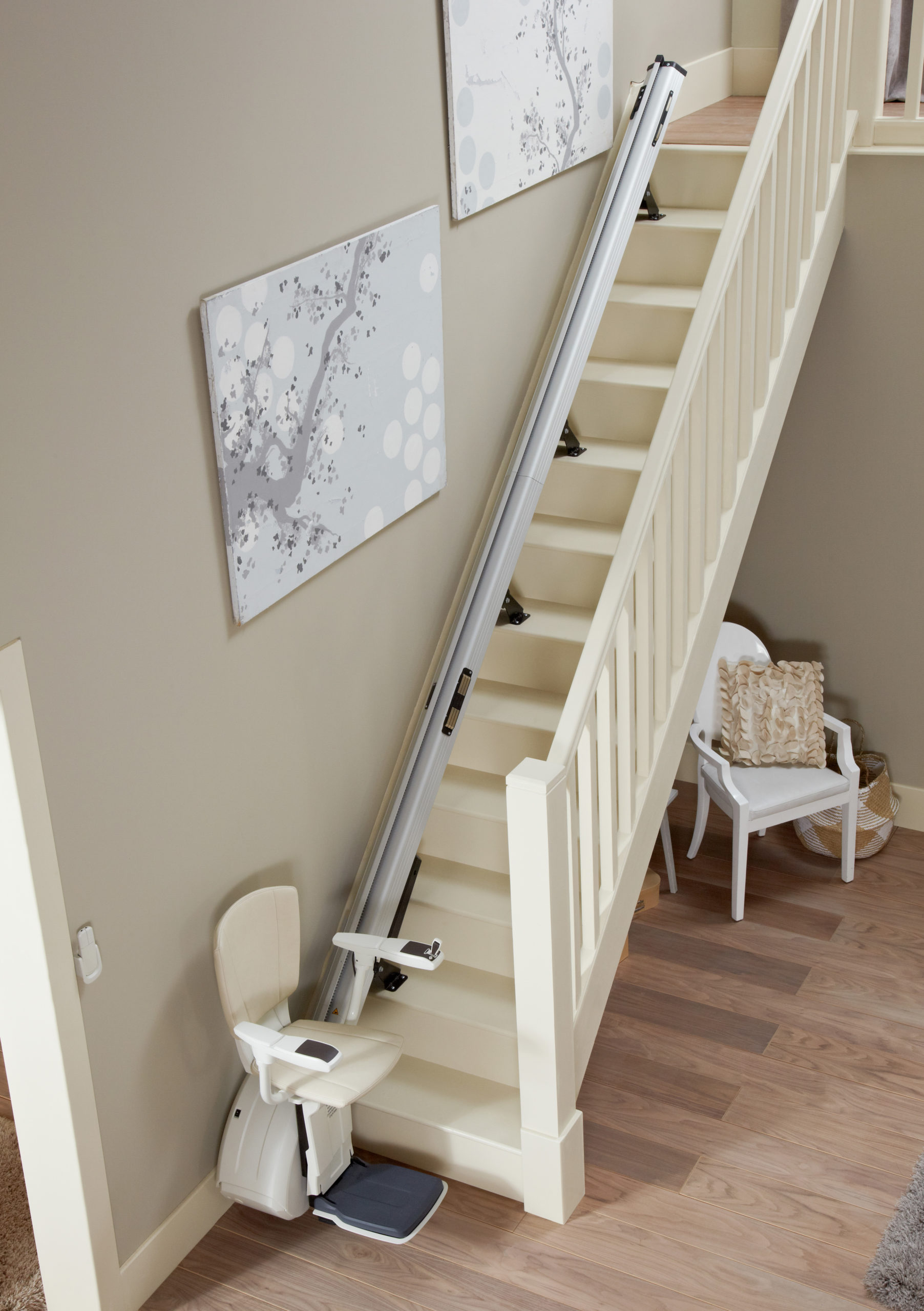 Chaise monte-escalier linéaire